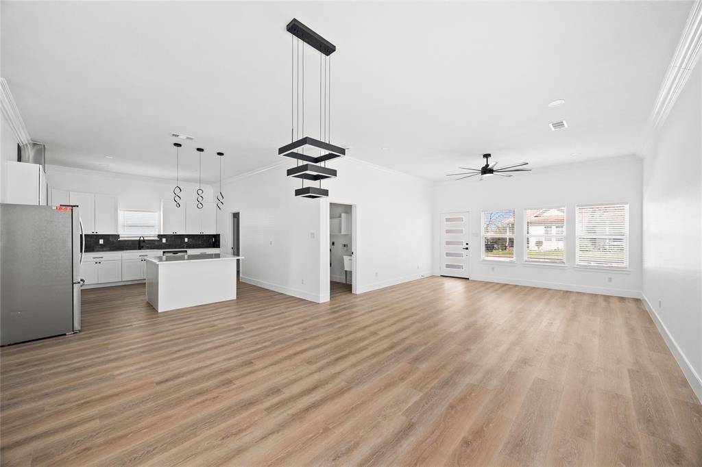 302 E Glenwood, Mabank, TX 75147