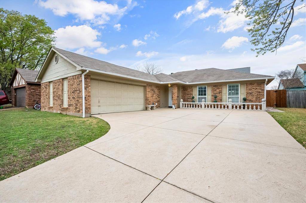 3104 Creekwood Lane, Fort Worth, TX 76123