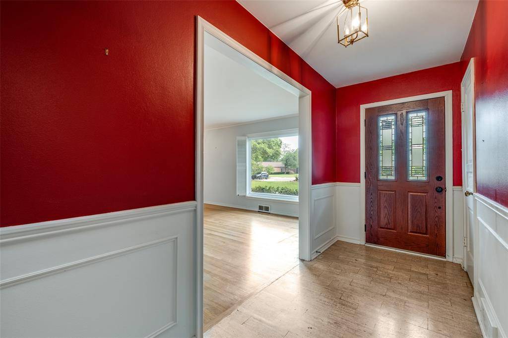 10417 Hedgeway Drive, Dallas, TX 75229