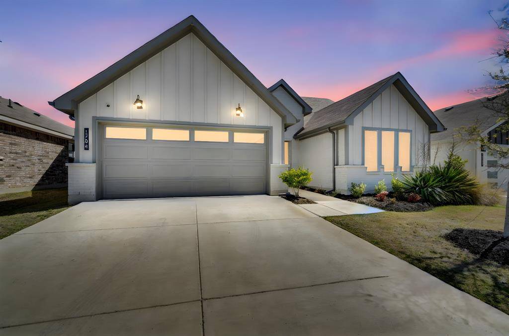 1704 Battery Park Drive, Alvarado, TX 76009