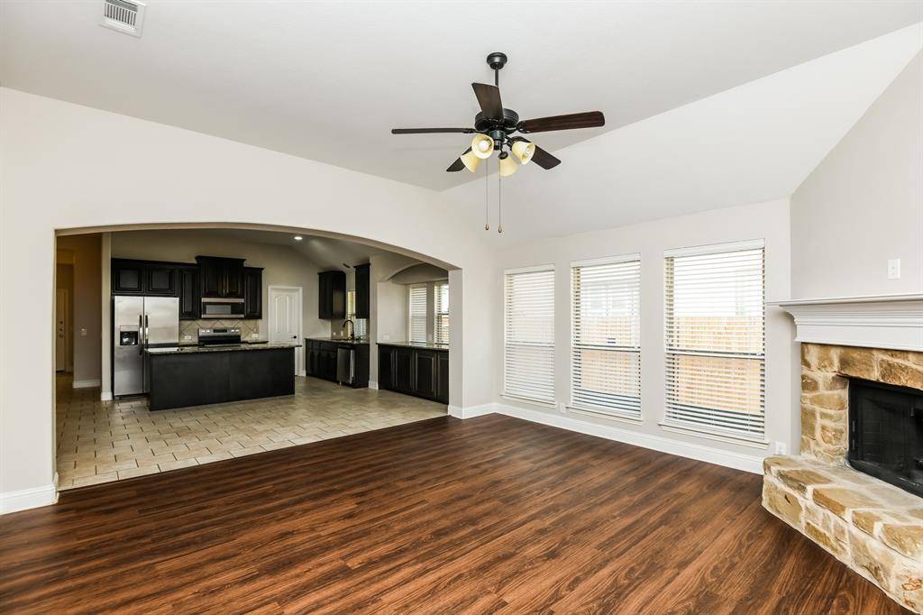 826 Graham Drive, Burleson, TX 76028
