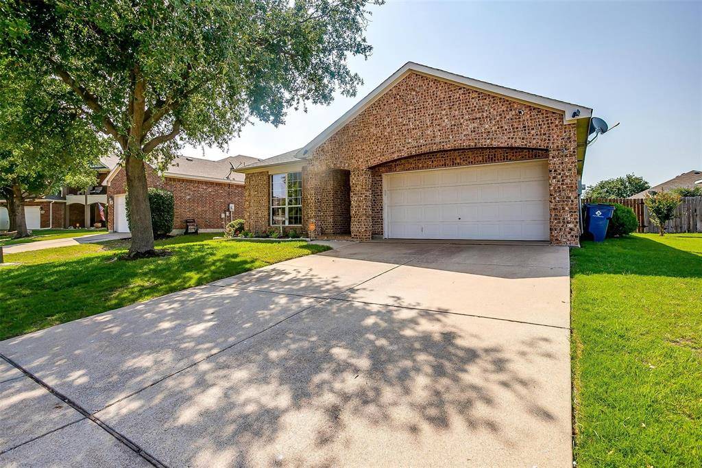 909 Hunter Lane, Burleson, TX 76028