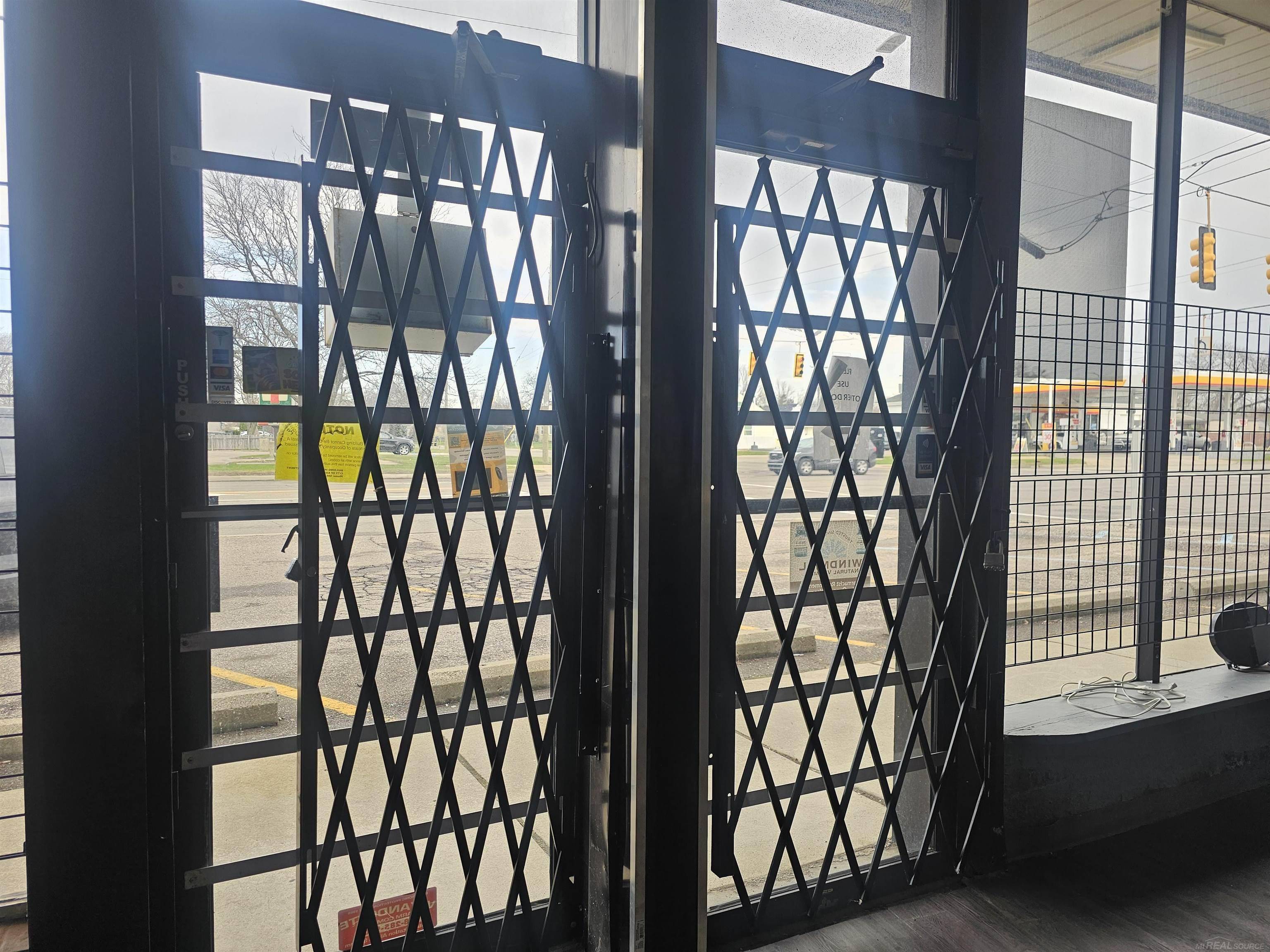 14976 10 mile RD, Eastpointe, MI 48021