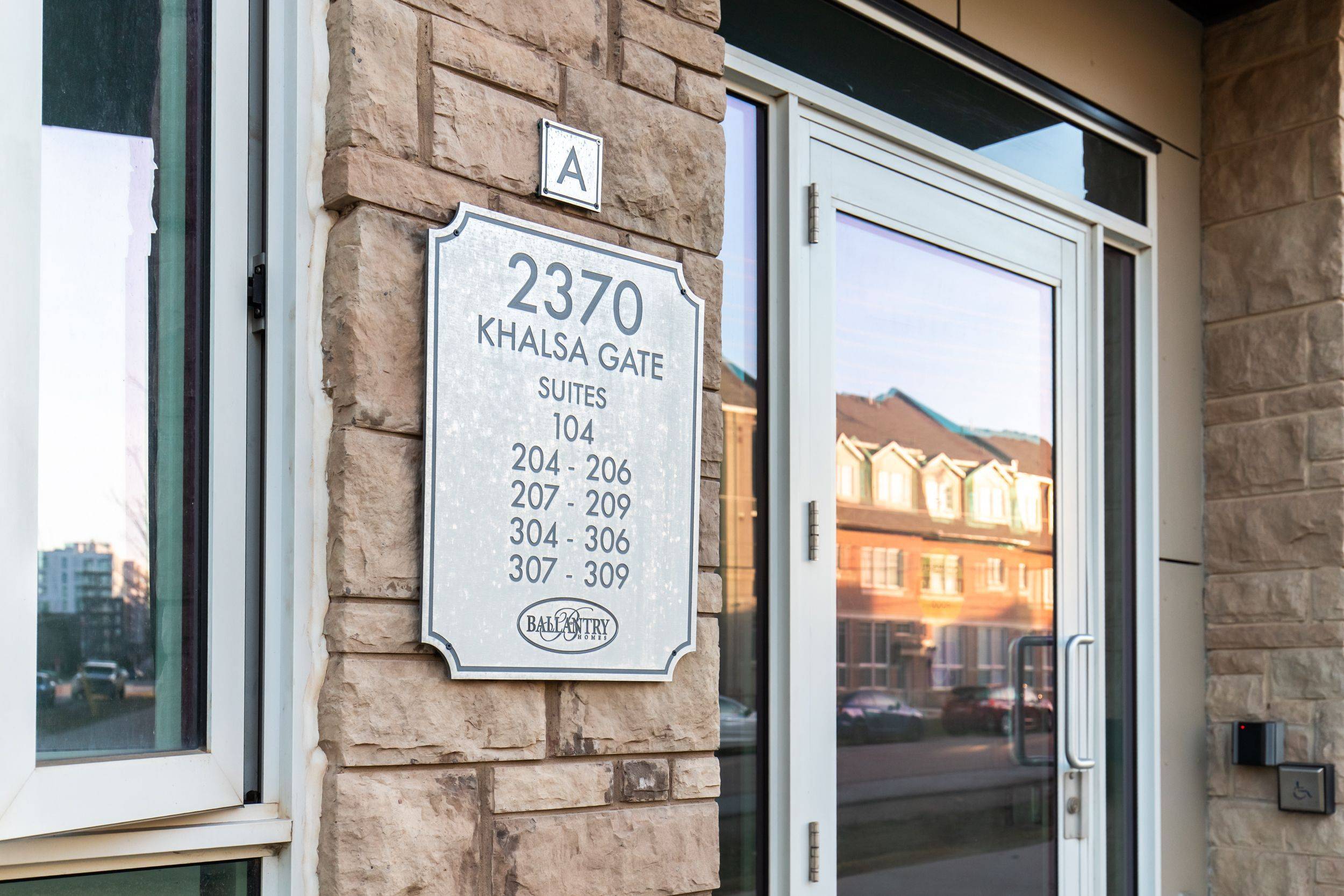 2370 Khalsa Gate #304, Oakville, ON L6M 1P5