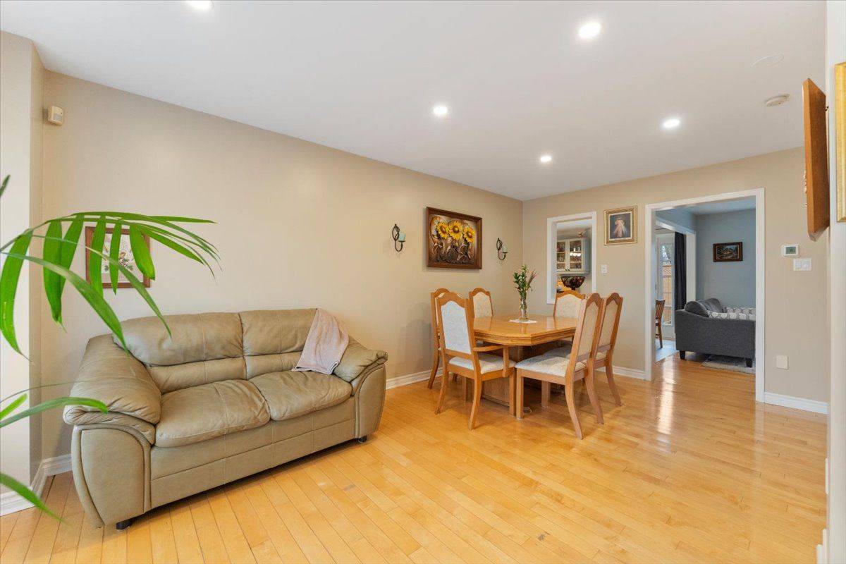 2356 Proudfoot TRL, Oakville, ON L6M 3Y2