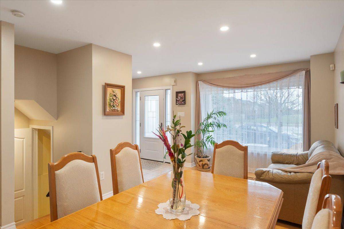 2356 Proudfoot TRL, Oakville, ON L6M 3Y2