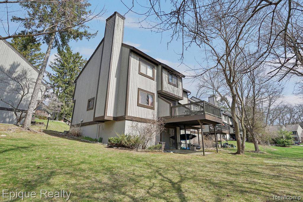 521 Carberry HL, Brighton, MI 48116