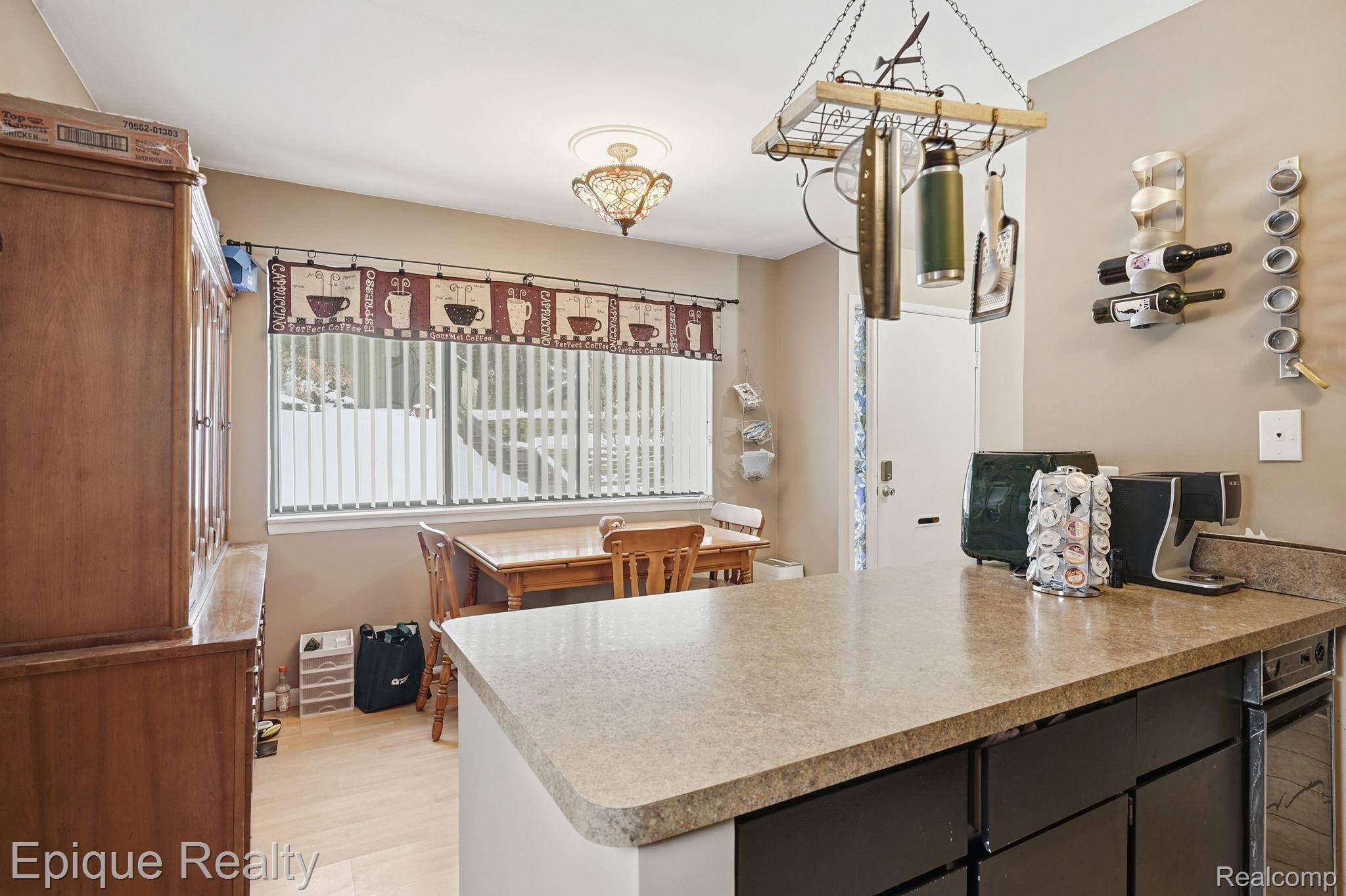 521 Carberry HL, Brighton, MI 48116