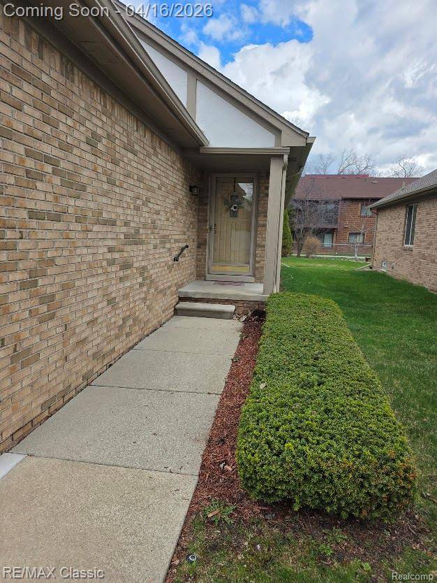 3909 Sunflower LN, Warren, MI 48091