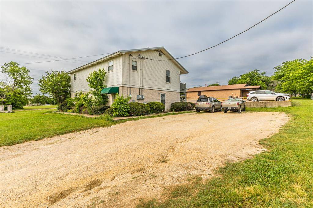 520 Liveoak Street, Meridian, TX 76634