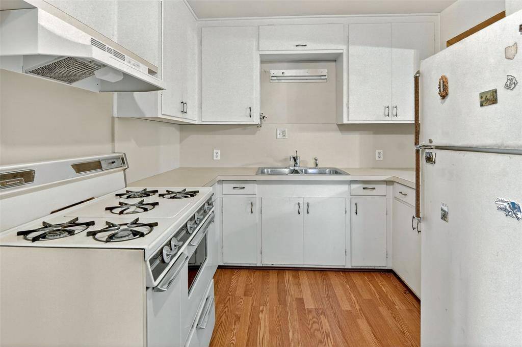 1224 S Brazos Street, Weatherford, TX 76086