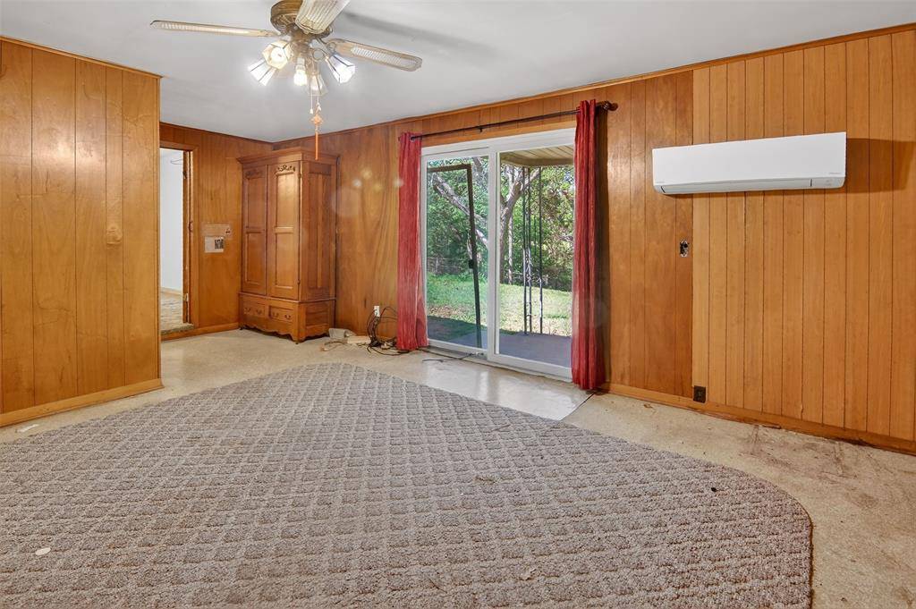 1224 S Brazos Street, Weatherford, TX 76086