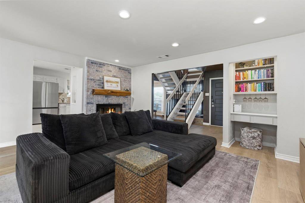 2604 Fallcreek Drive, Carrollton, TX 75006