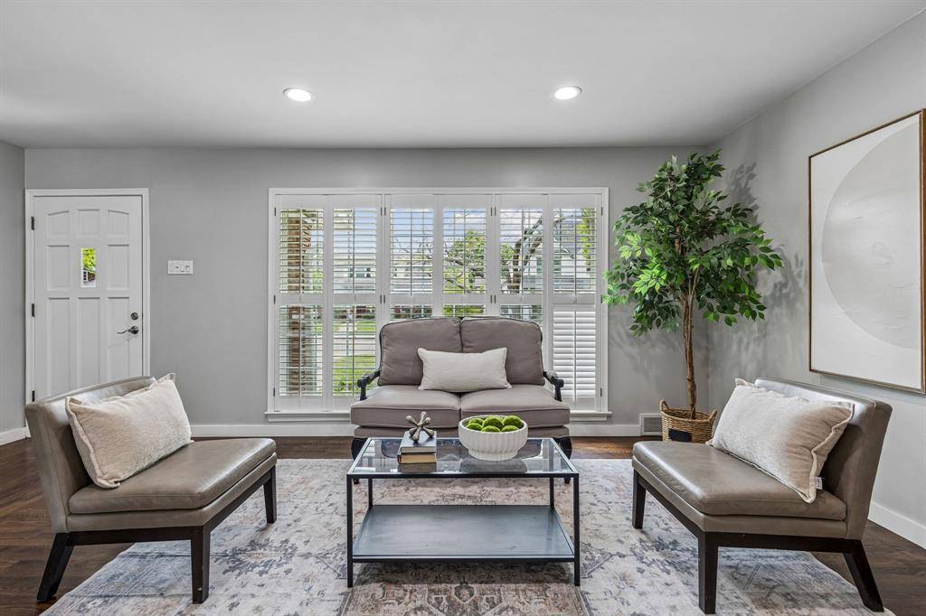 9469 Gatetrail Drive, Dallas, TX 75238