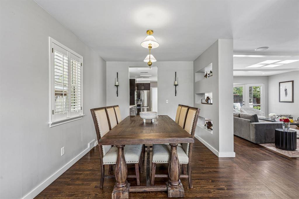 9469 Gatetrail Drive, Dallas, TX 75238