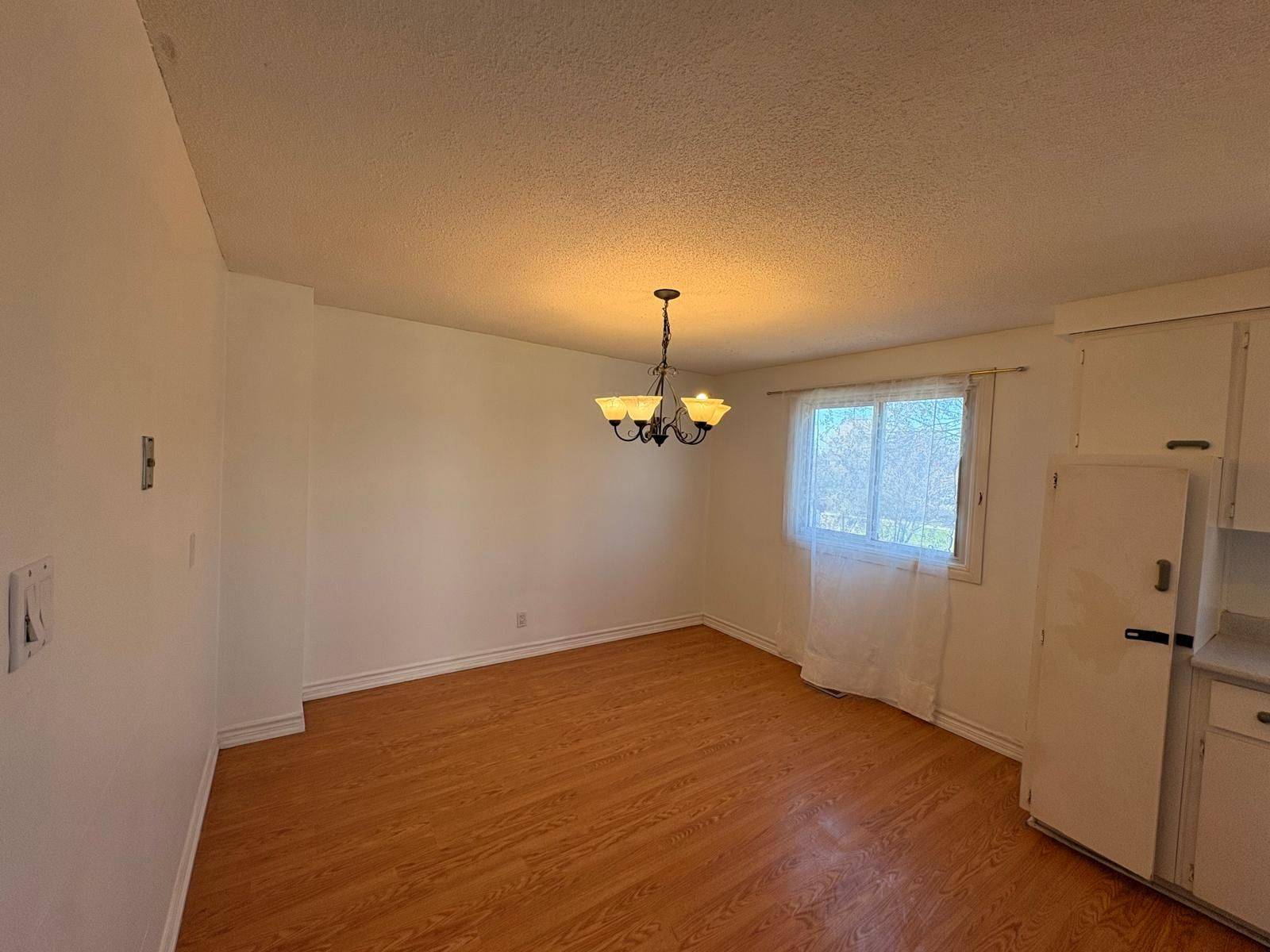 106 Hillmer RD, Cambridge, ON N1R 6N7