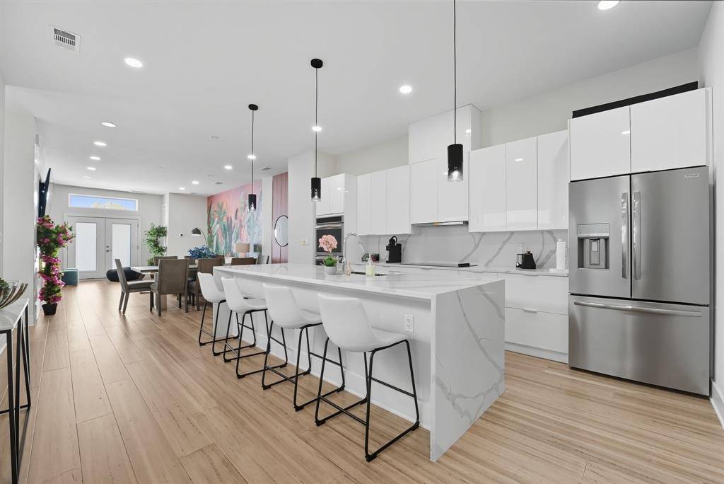 2425 Crossman Avenue, Dallas, TX 75212