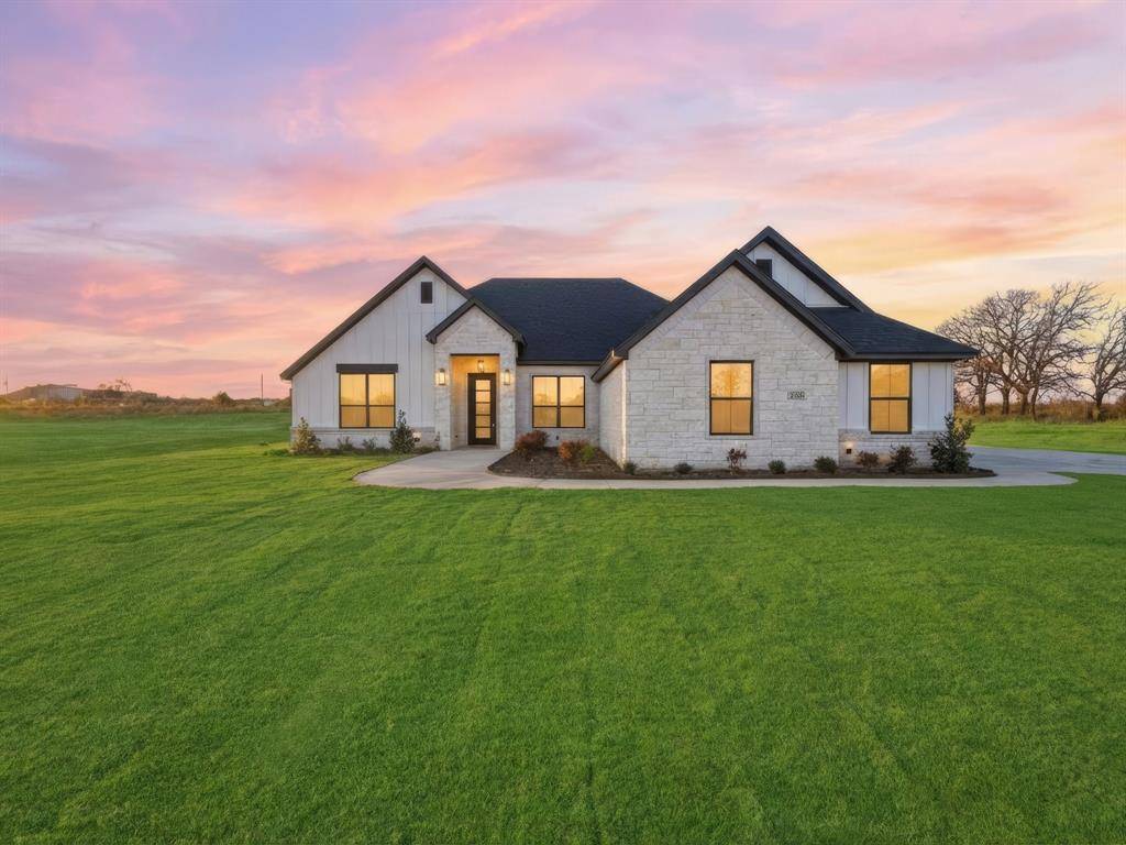 2005 Forest Bridge Drive, Azle, TX 76020