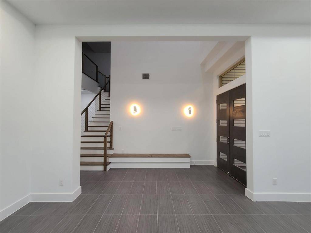 2812 Almanzor Avenue, Irving, TX 75062