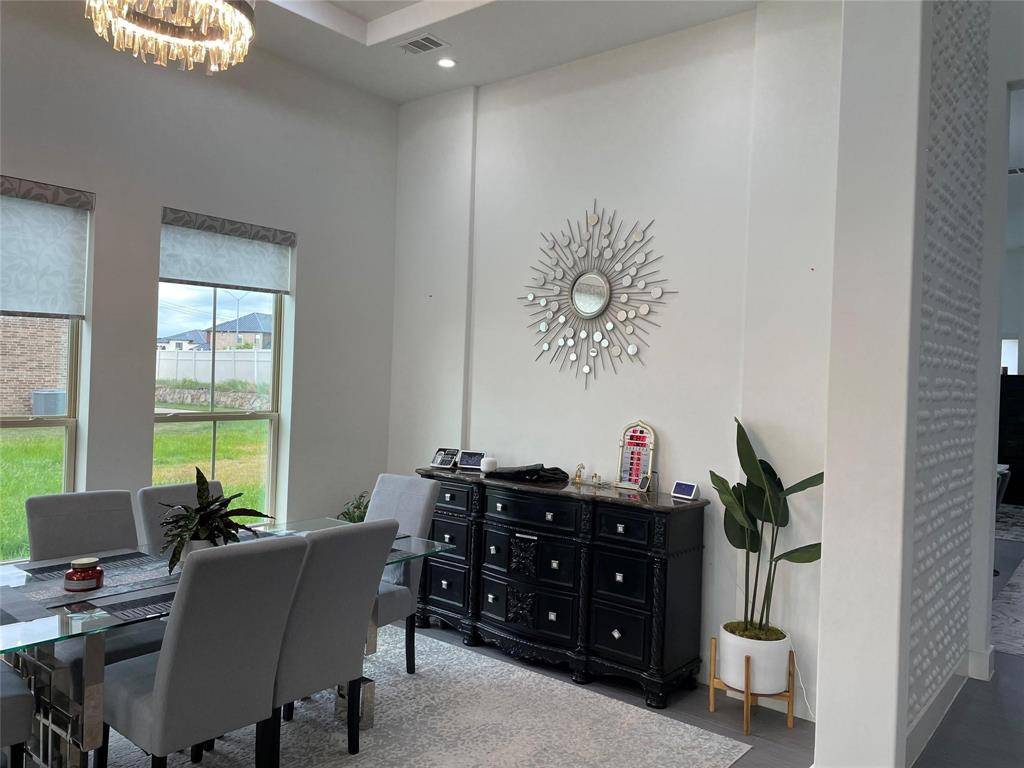 2812 Almanzor Avenue, Irving, TX 75062