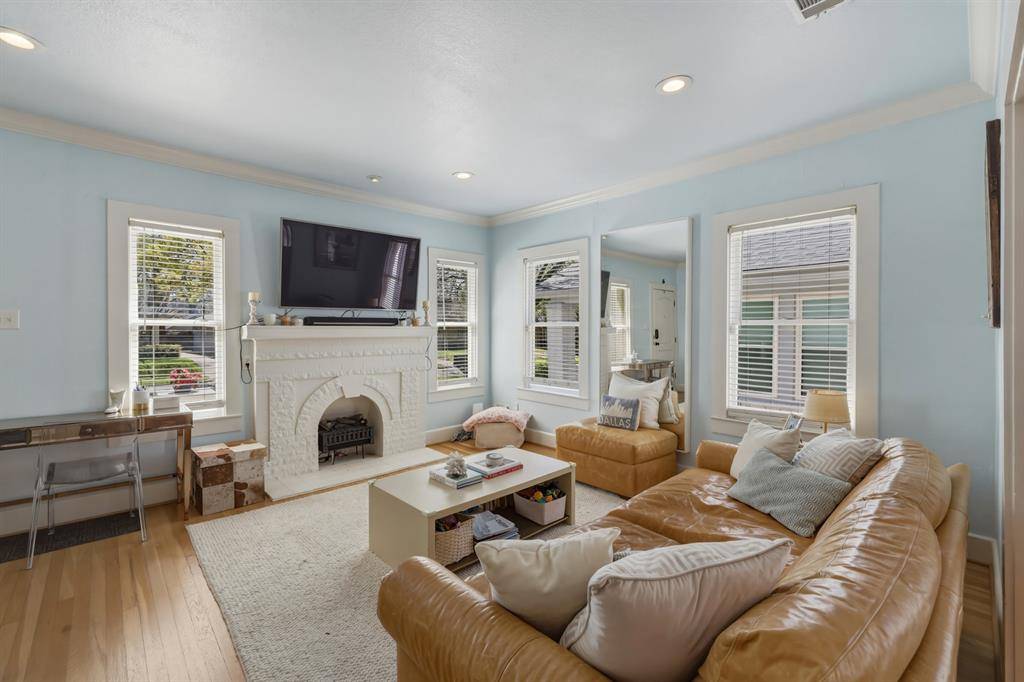 5247 Goodwin Avenue, Dallas, TX 75206