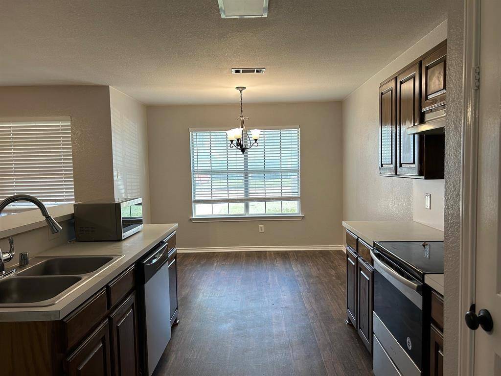 327 Shady Valley Drive, Mansfield, TX 76063