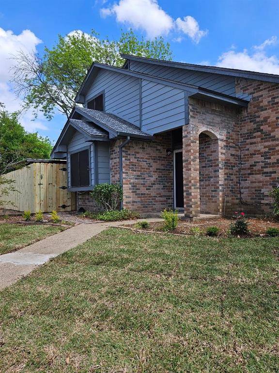 863 Valleybrooke Drive, Arlington, TX 76001