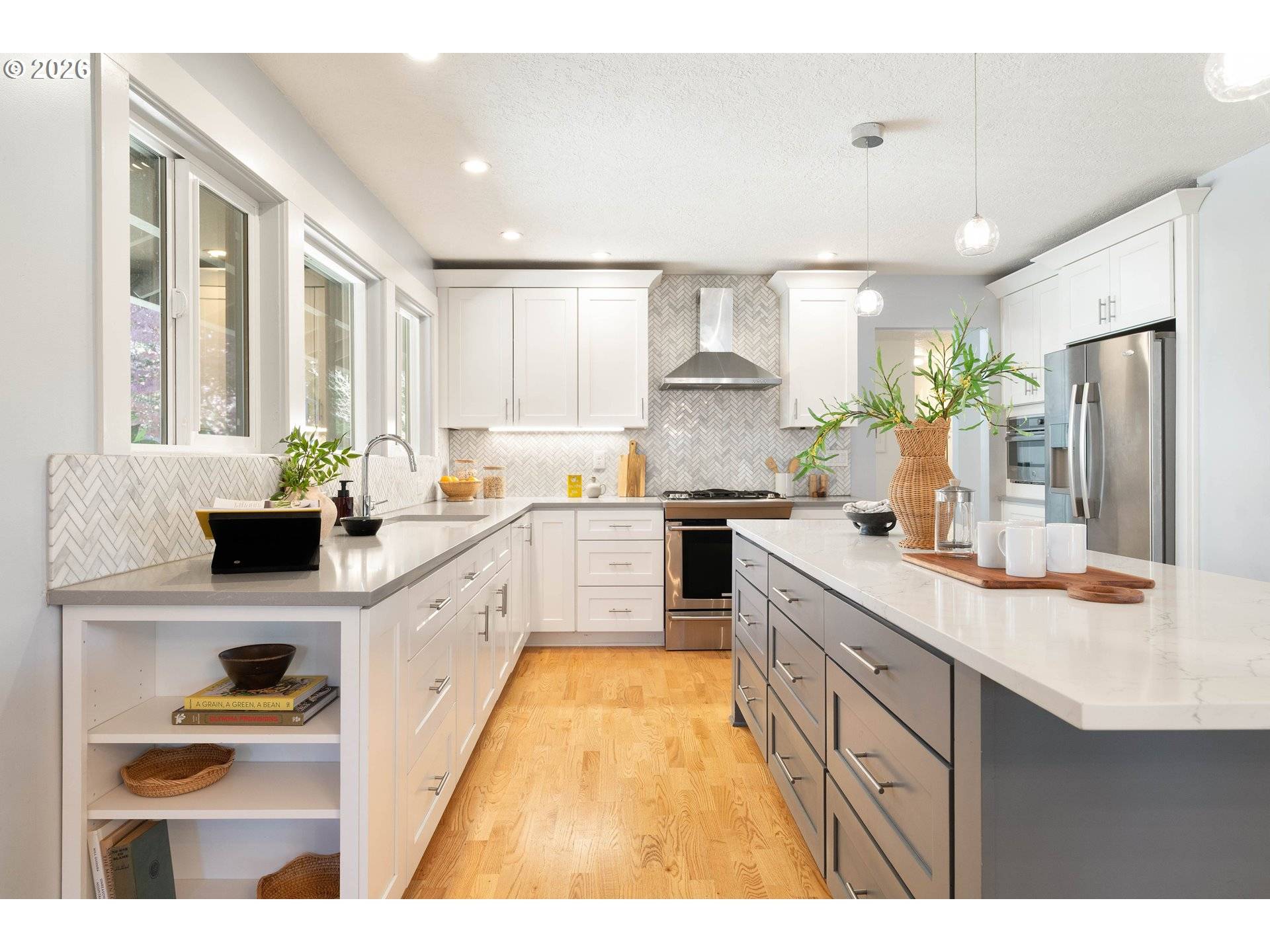 2370 SW TIMBERLINE DR, Portland, OR 97225