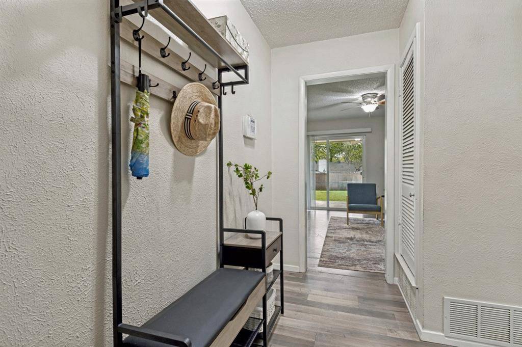 1008 Sherwood Drive, Bedford, TX 76022