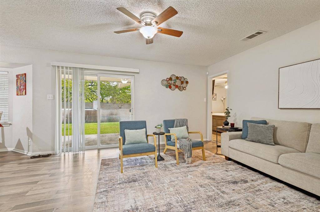 1008 Sherwood Drive, Bedford, TX 76022