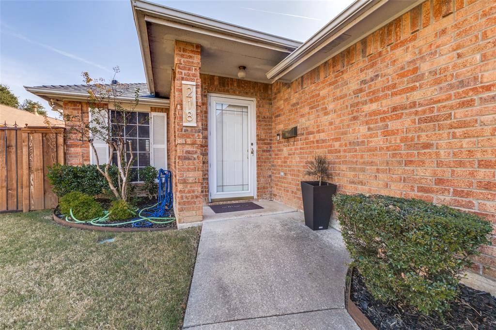 218 Streamside Drive, Desoto, TX 75115
