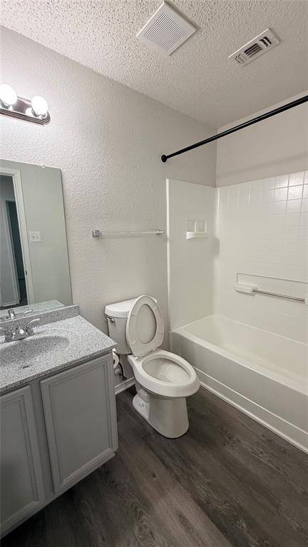 701 E Kirnwood Drive, Dallas, TX 75241