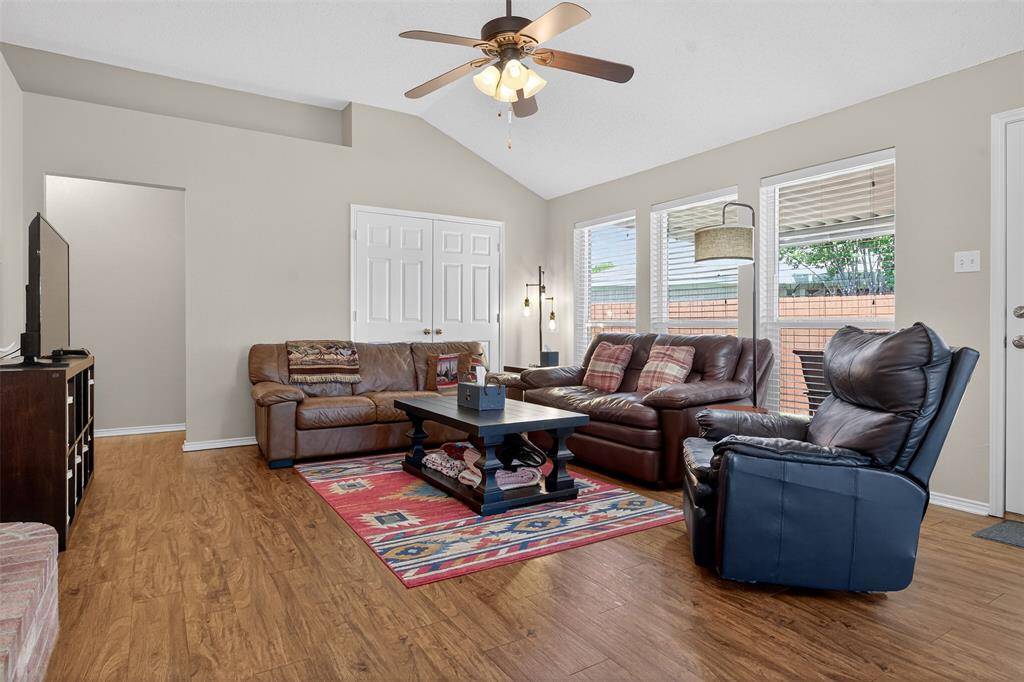 5700 Alicante Drive, Arlington, TX 76017