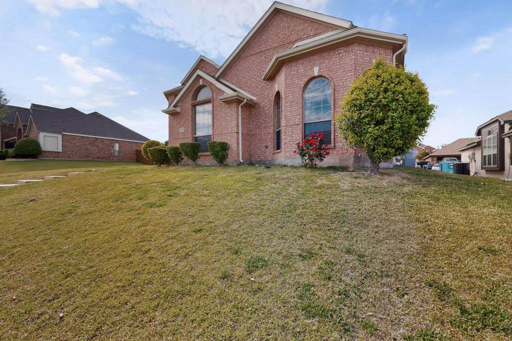 232 Wellington Drive, Desoto, TX 75115