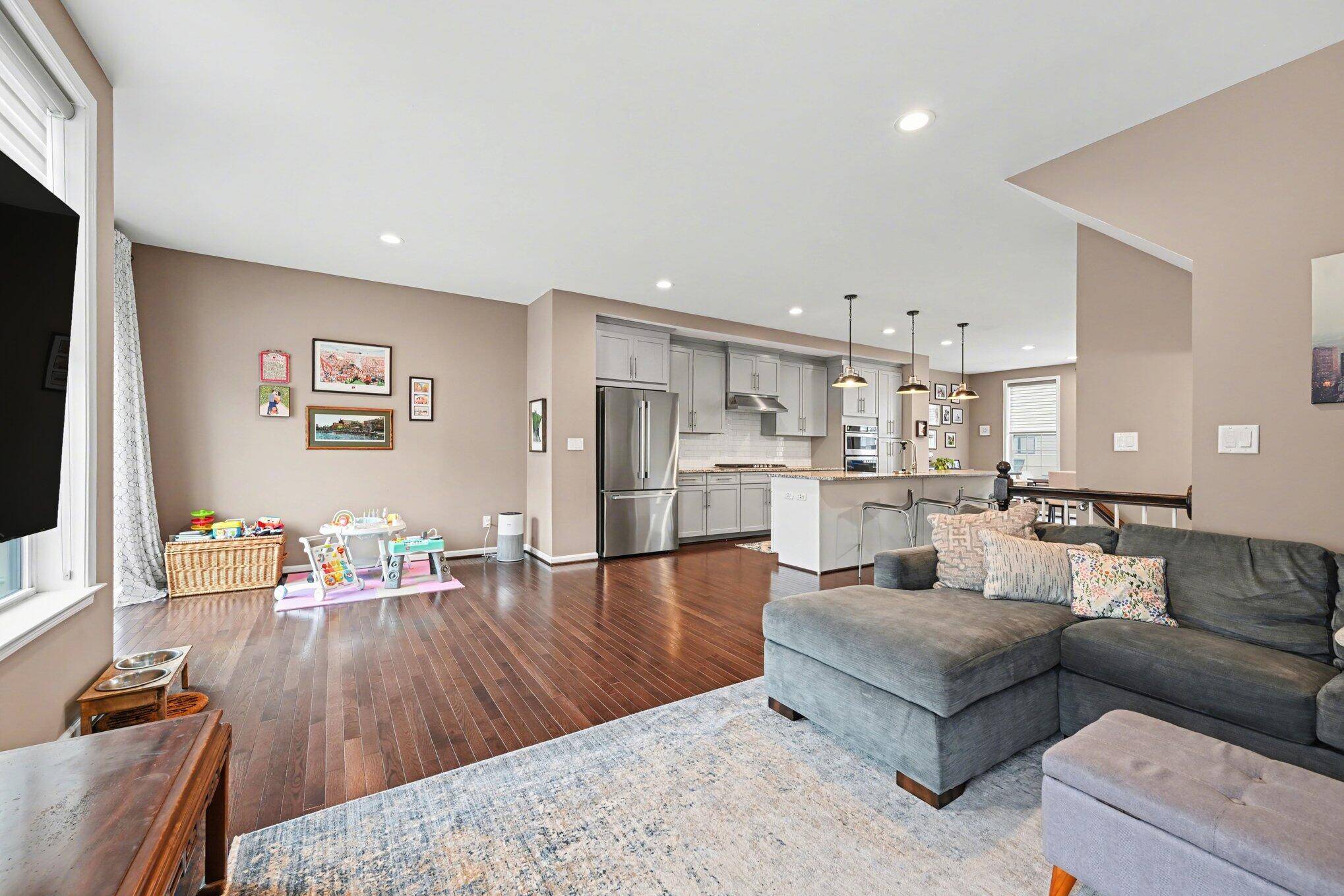 2733 S Spurway DR, Ann Arbor, MI 48105