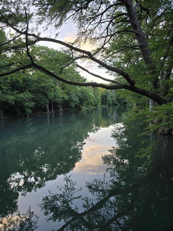 618 Horseshoe Falls Dr, Canyon Lake, TX 78133