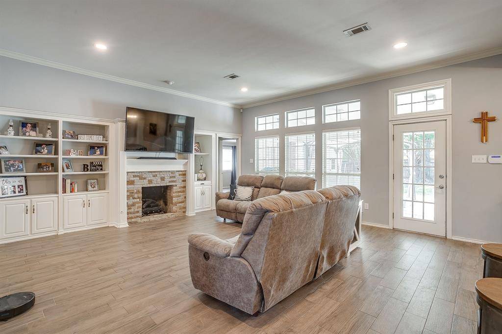 803 Williamsburg Drive, Ennis, TX 75119