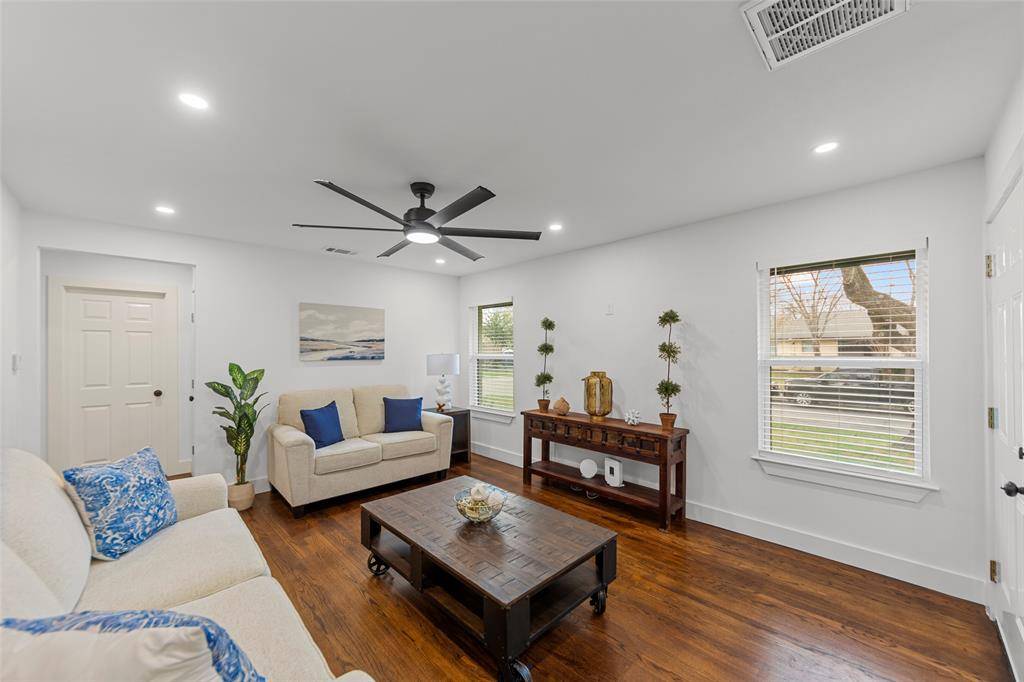 2945 Healey Drive, Dallas, TX 75228