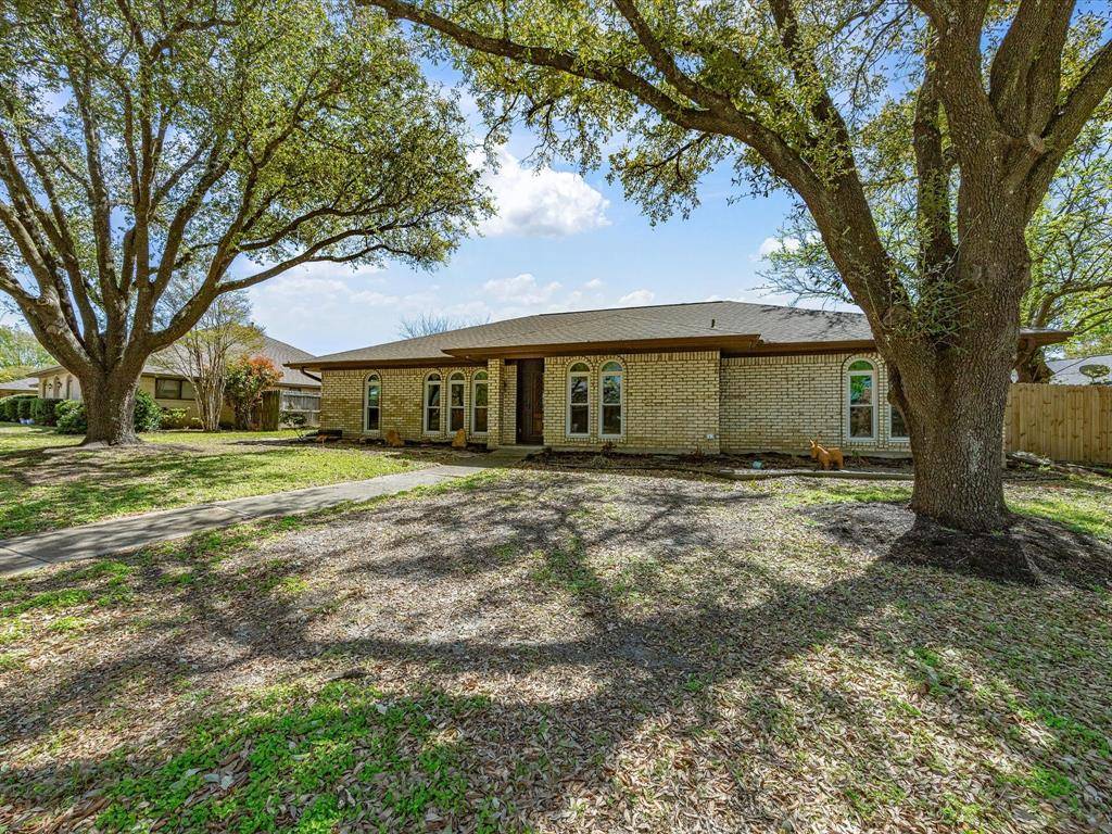 1901 Yorkstown Drive, Ennis, TX 75119