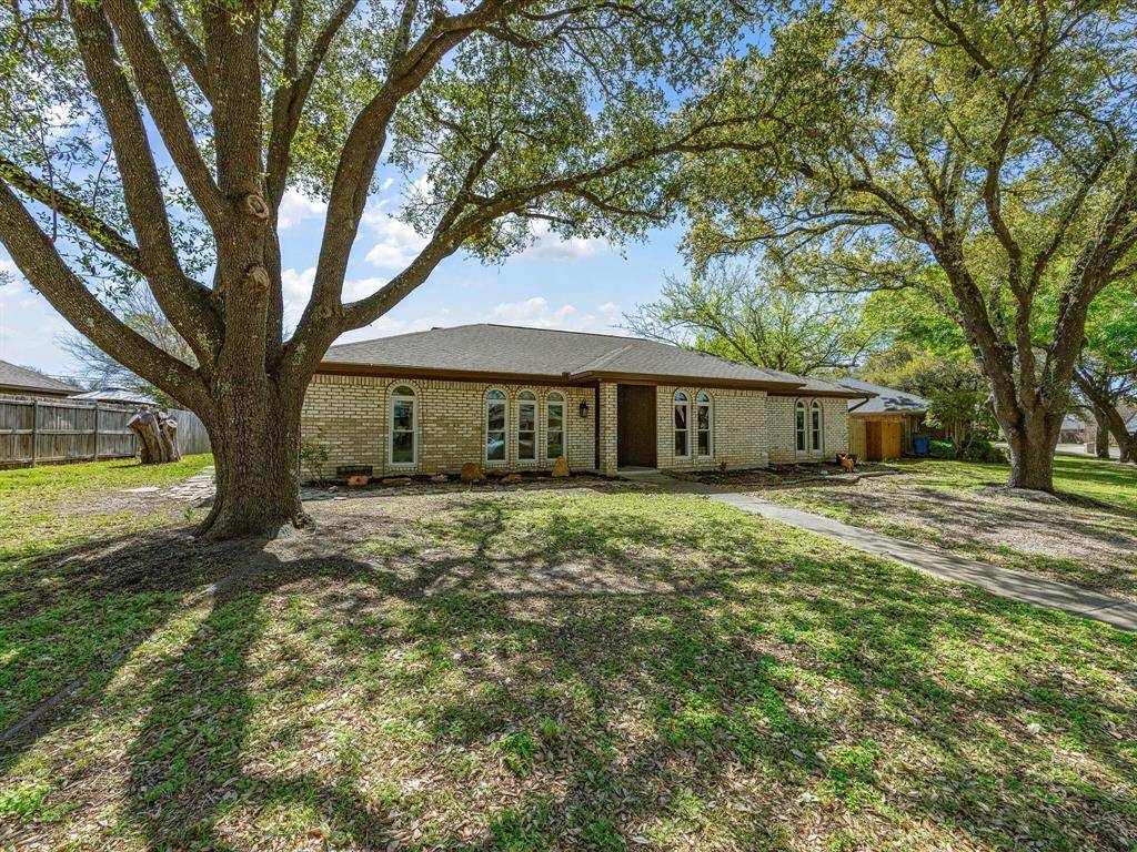 1901 Yorkstown Drive, Ennis, TX 75119