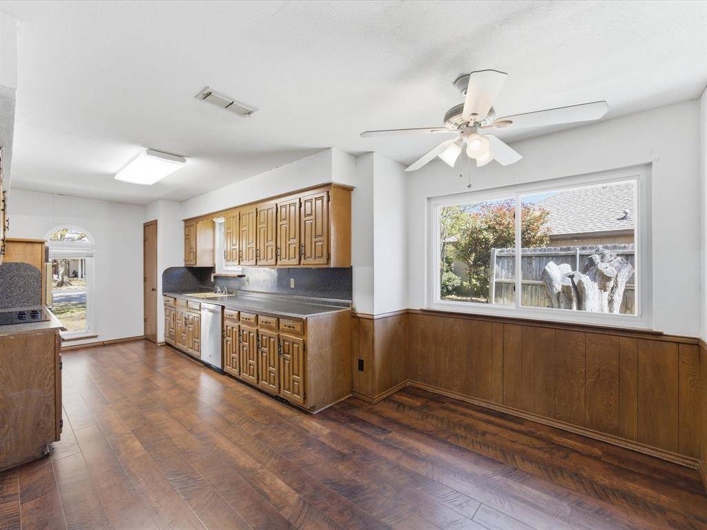 1901 Yorkstown Drive, Ennis, TX 75119