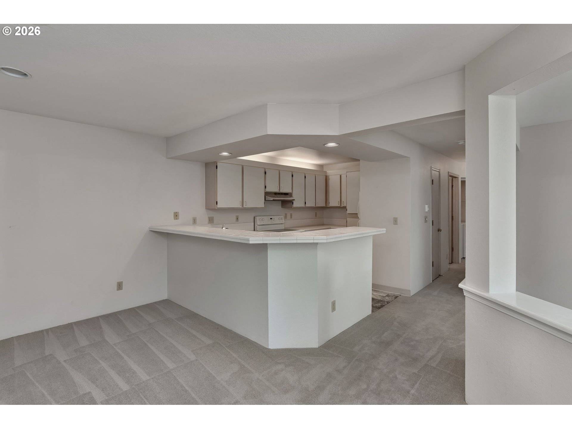 5054 FOOTHILLS DR #B, Lake Oswego, OR 97034