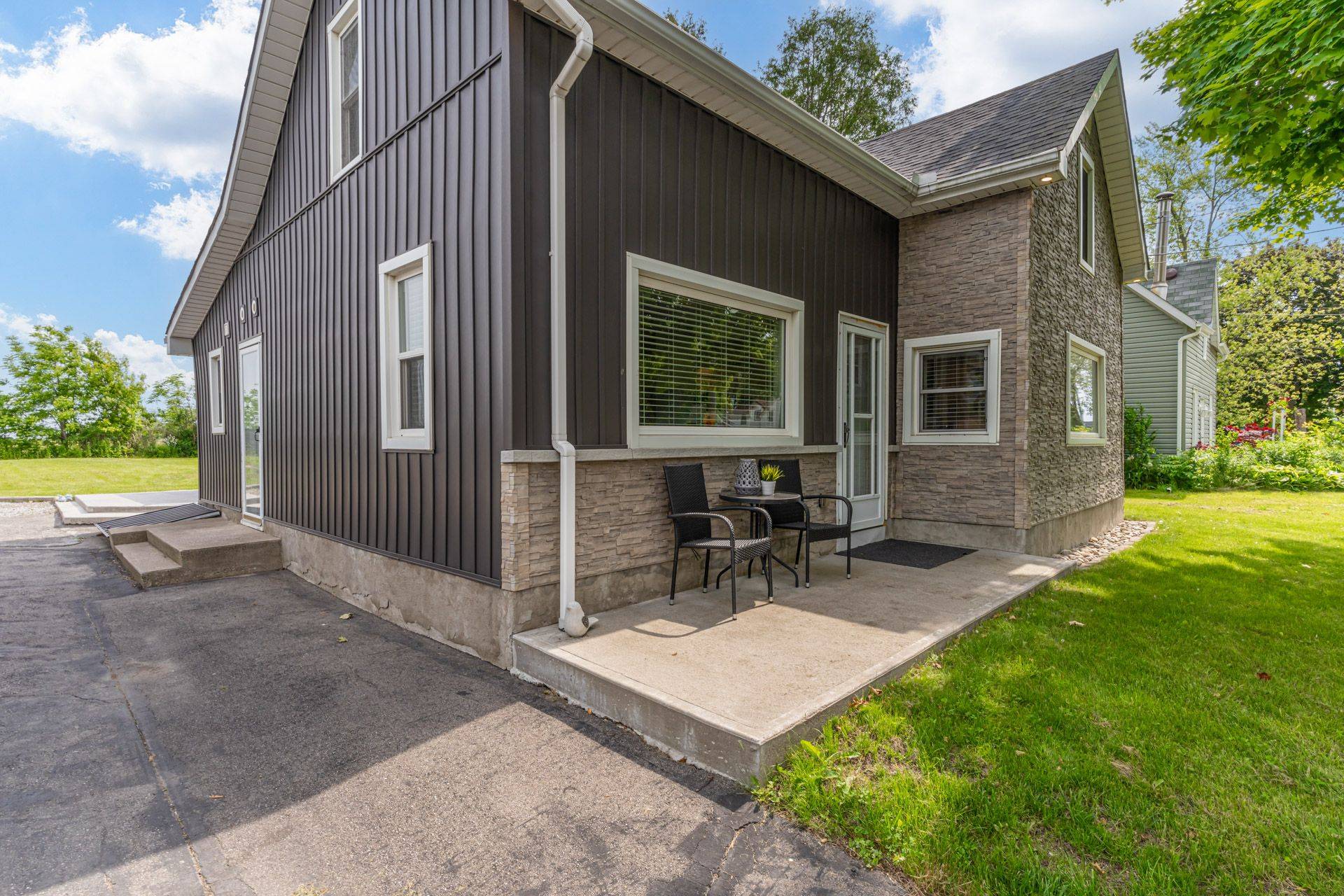 9056 Airport RD, Hamilton, ON L0R 1W0