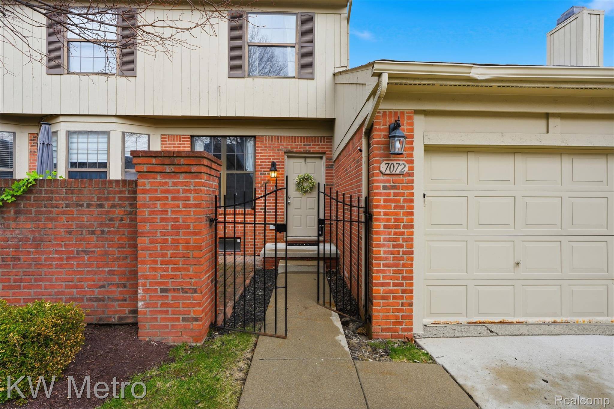 7072 Green Farm RD, West Bloomfield Charter Township, MI 48322