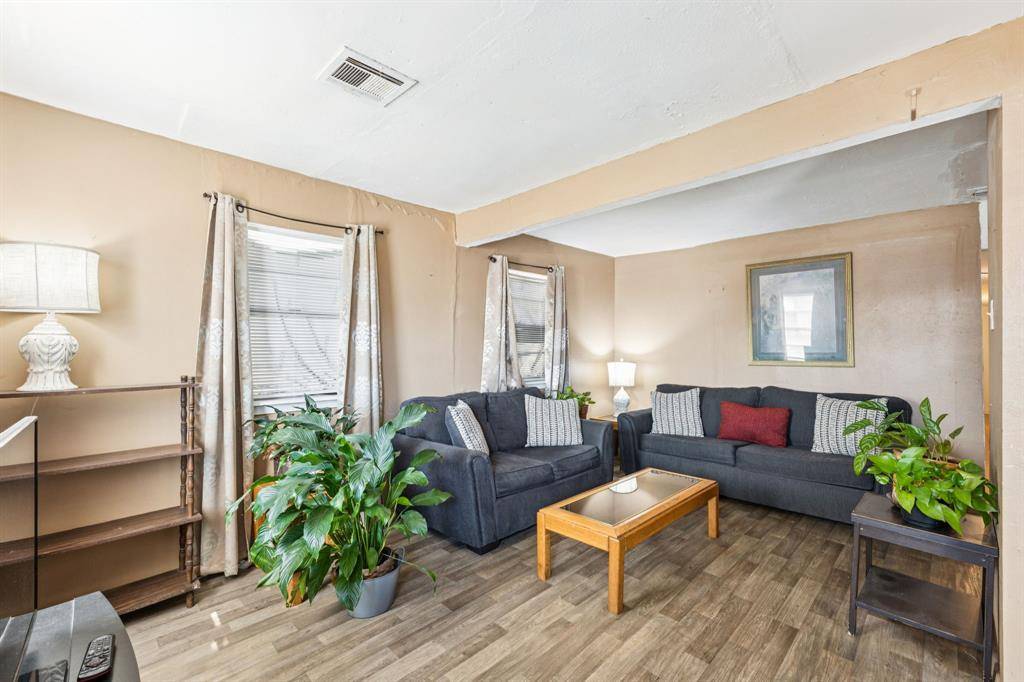 7923 S Nassau Circle, Dallas, TX 75217