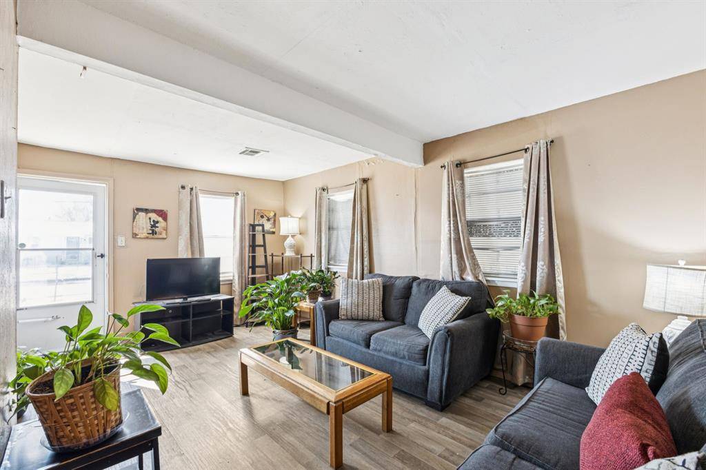 7923 S Nassau Circle, Dallas, TX 75217