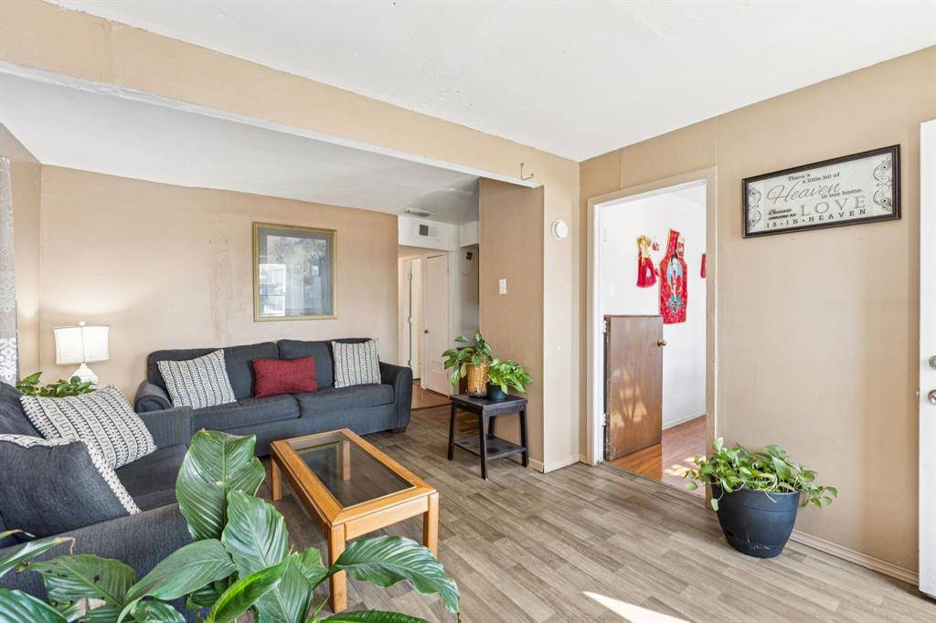 7923 S Nassau Circle, Dallas, TX 75217