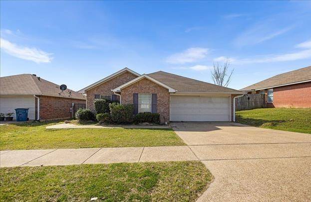 1112 Woodlands Park Drive, Lindale, TX 75771