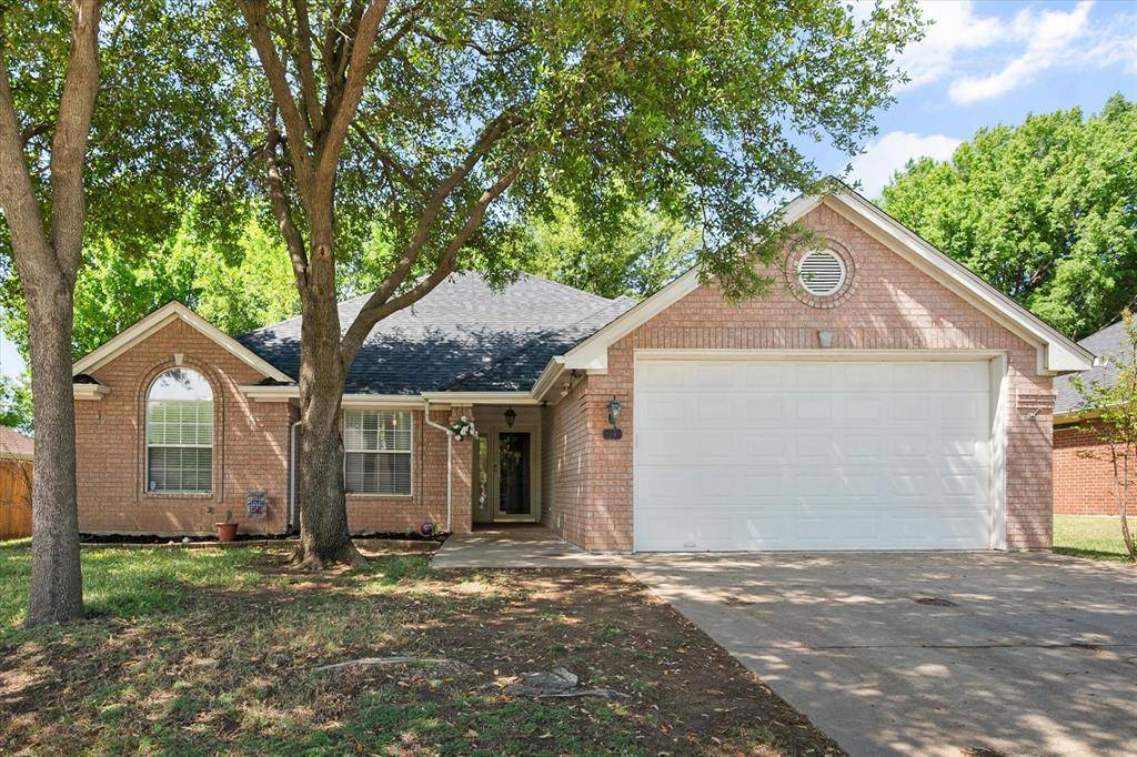 1221 Highcrest Drive, Burleson, TX 76028