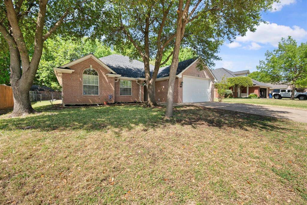 1221 Highcrest Drive, Burleson, TX 76028